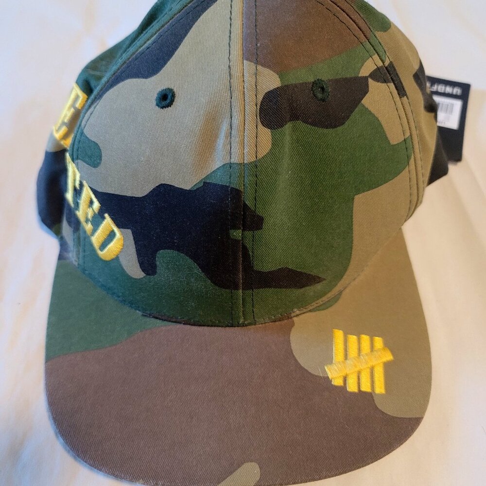Undefeated Snapback Hat Camo & Gold Logos OSFA New With Tags Rare Find
